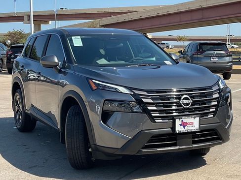 Used 2025 Nissan Rogue SV FWD image 3