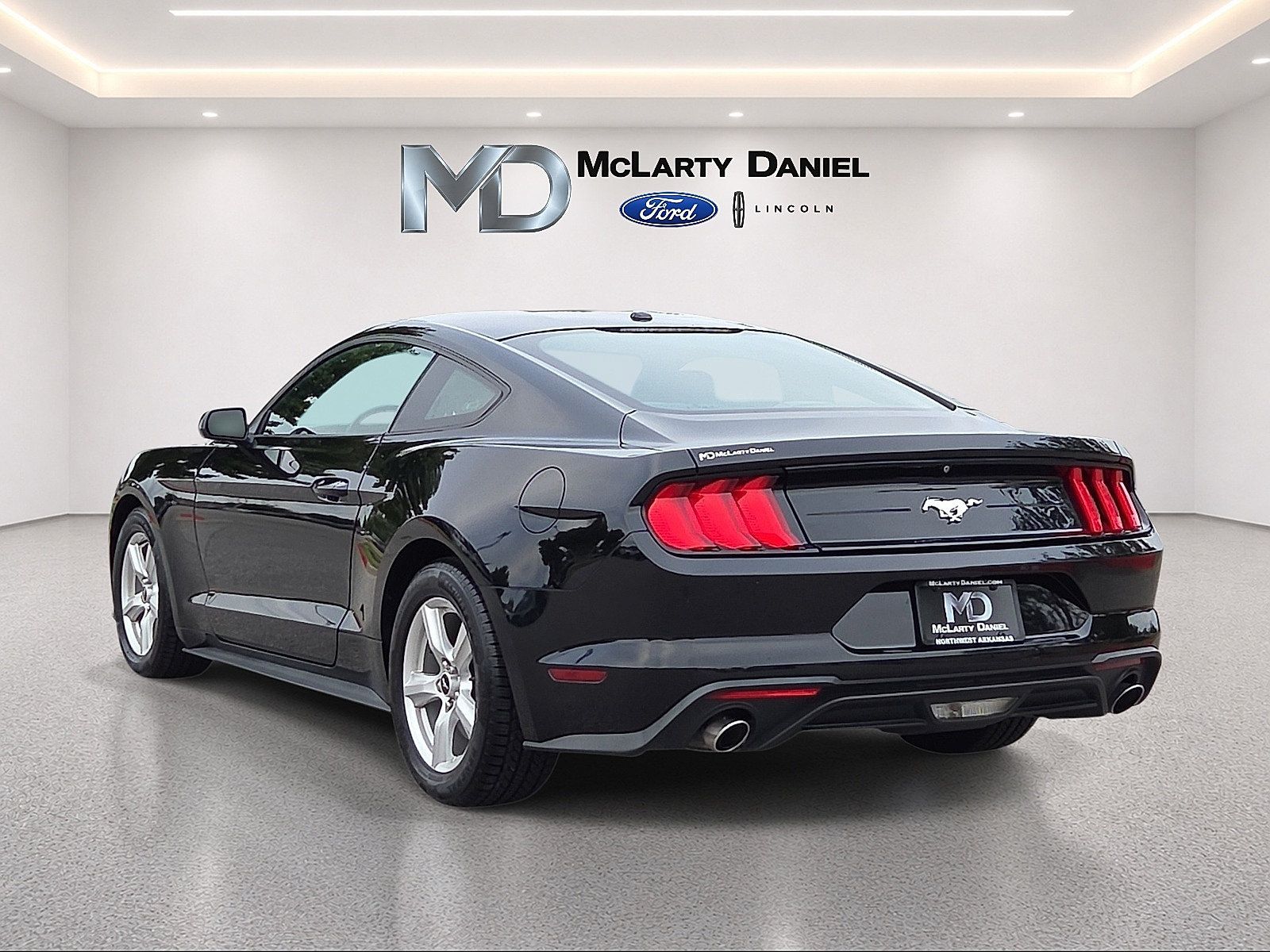 Used 2019 Ford Mustang Coupe RWD image 4