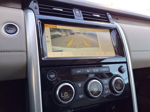 Used 2018 Land Rover Discovery HSE AWD/4WD image 16