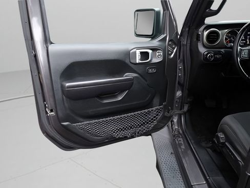 Used 2021 Jeep Gladiator Willys image 15