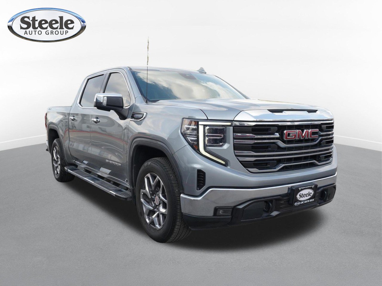 Used 2023 GMC Sierra 1500 SLT AWD/4WD image 3