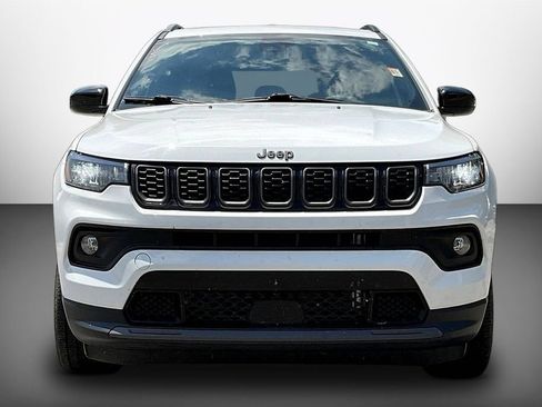 Used 2025 Jeep Compass Latitude w/ Convenience Group AWD/4WD image 2