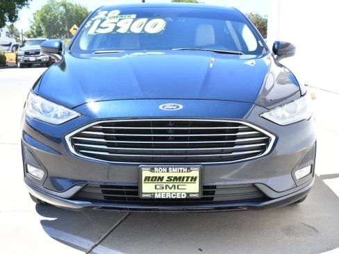 Used 2020 Ford Fusion SE w/ Equipment Group 151A FWD image 3