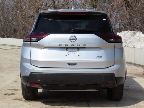Used 2025 Nissan Rogue SV image 5