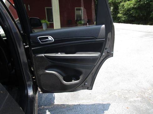 Used 2020 Jeep Grand Cherokee Altitude AWD/4WD image 29