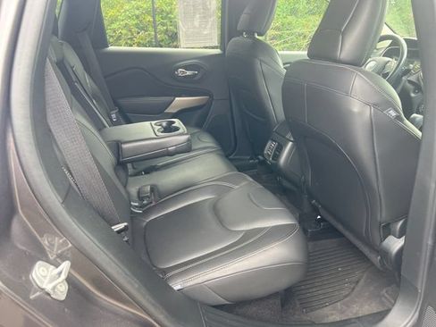 Used 2018 Jeep Cherokee Limited AWD/4WD image 19