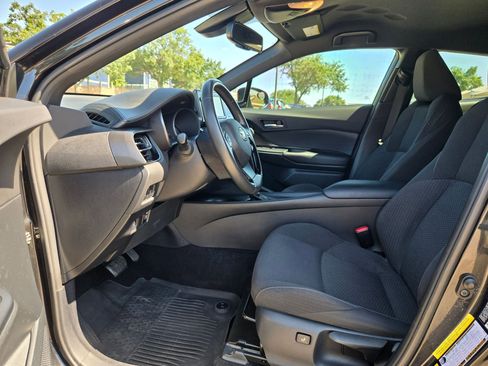 Used 2018 Toyota C-HR XLE FWD image 10