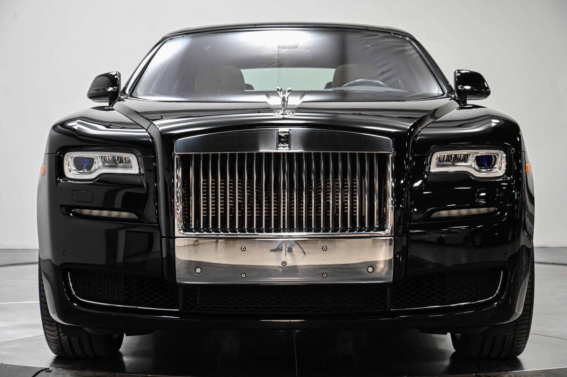 Used 2015 Rolls-Royce Ghost RWD image 18