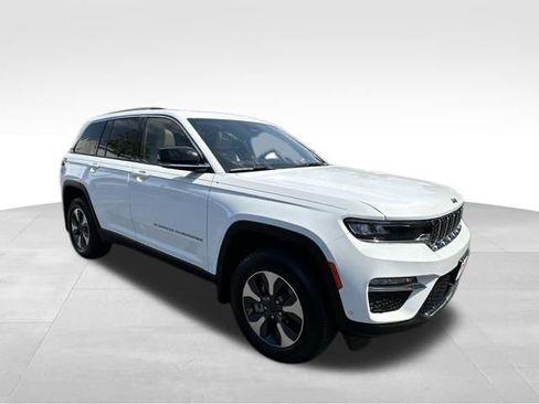 Used 2022 Jeep Grand Cherokee Limited 4xe w/ Luxury Tech Group II AWD/4WD image 11