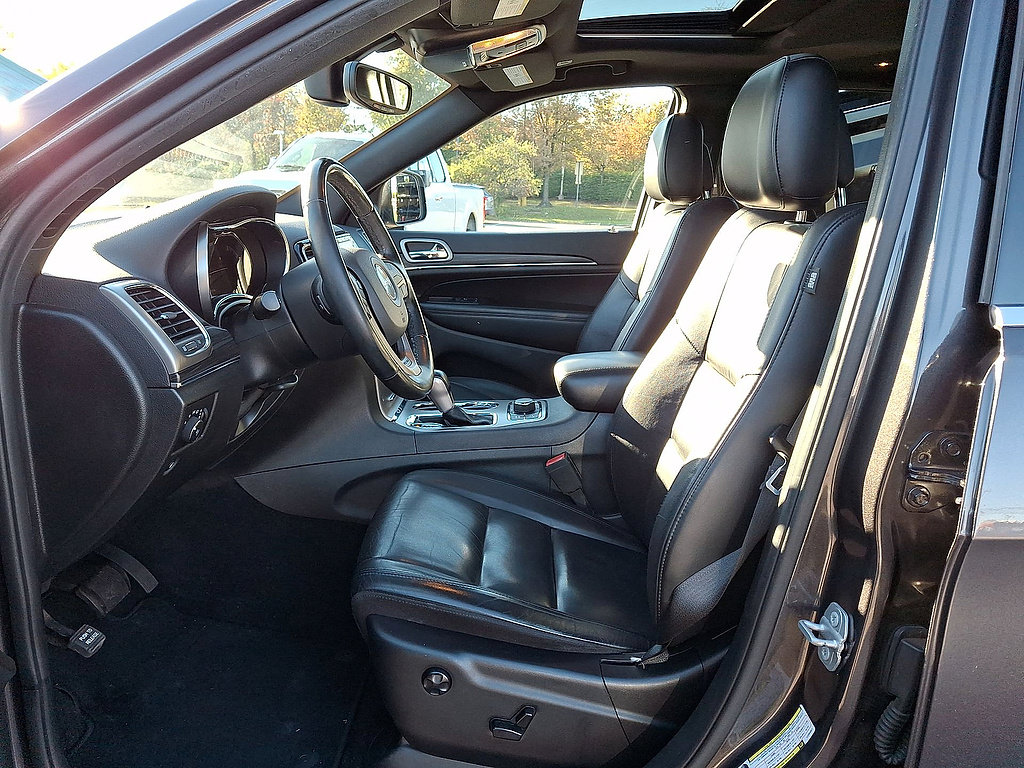 Used 2020 Jeep Grand Cherokee Limited AWD/4WD image 17
