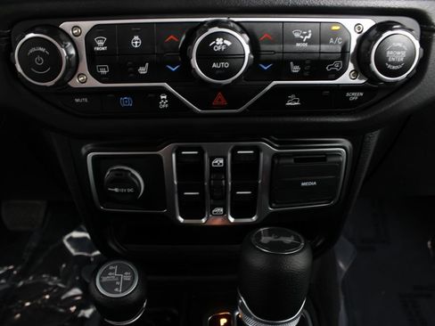 Used 2025 Jeep Wrangler Unlimited Sahara AWD/4WD image 6