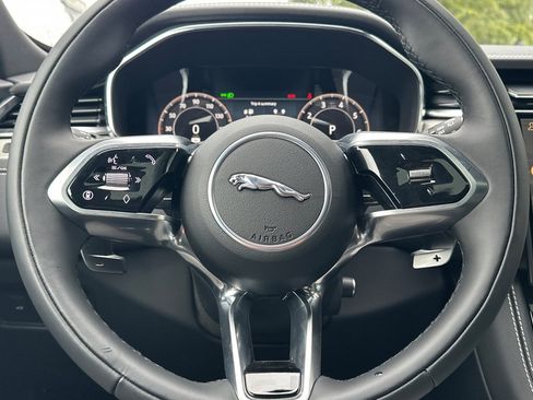 New 2025 Jaguar F-PACE R-Dynamic S image 17