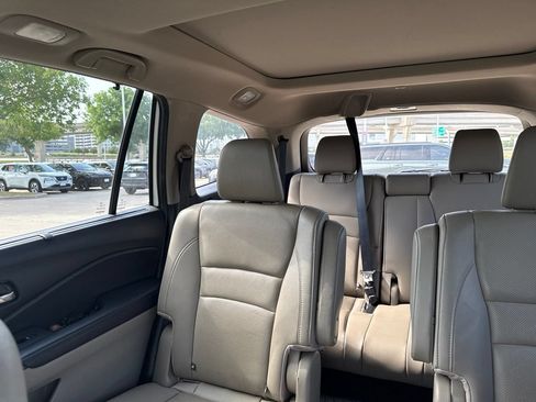 Used 2017 Honda Pilot Elite image 3