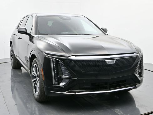 New 2025 Cadillac Lyriq Sport image 8