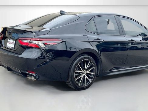 Used 2022 Toyota Camry SE w/ Cold Weather Package image 7