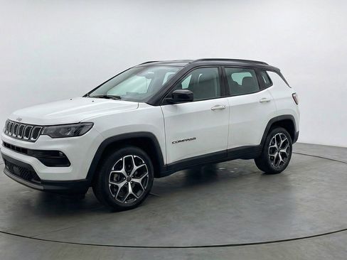 Used 2025 Jeep Compass Limited AWD/4WD image 3