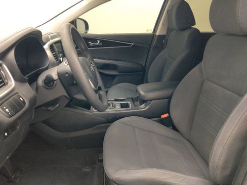 Used 2019 Kia Sorento L FWD image 17