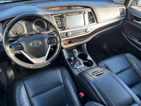 Used 2017 Toyota Highlander XLE AWD/4WD image 7