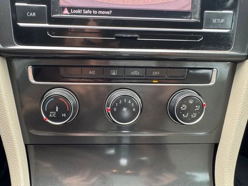 Used 2018 Volkswagen Golf S image 15