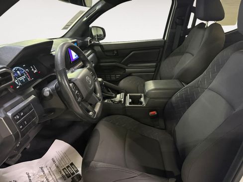 Used 2025 Toyota Tacoma SR5 AWD/4WD image 15