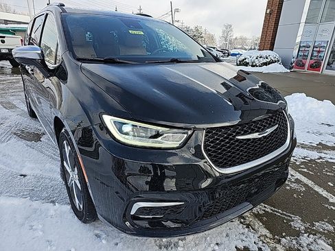 Certified 2022 Chrysler Pacifica Pinnacle image 5