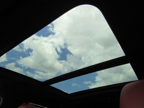 Used 2022 Audi e-tron S Prestige w/ Prestige Package image 7