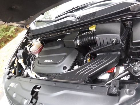 Used 2017 Chrysler Pacifica Touring-L image 24