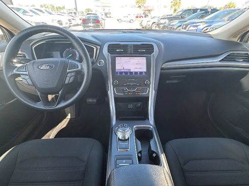 Used 2020 Ford Fusion SE FWD image 14