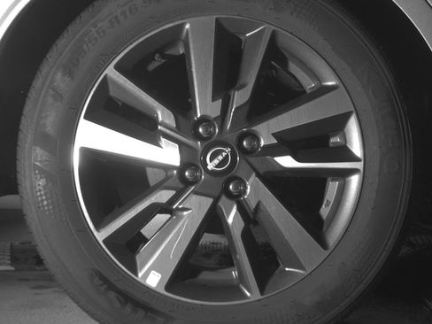 Used 2025 Nissan Versa SV FWD image 15