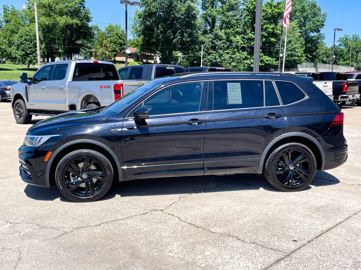 Used 2024 Volkswagen Tiguan SE R-Line FWD image 3