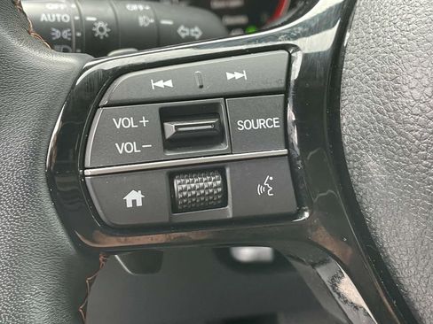 Used 2025 Honda Pilot Sport image 19