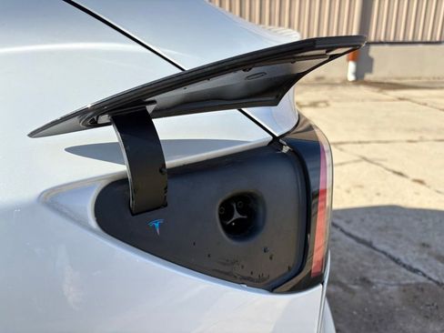 Used 2021 Tesla Model Y 2WD image 9