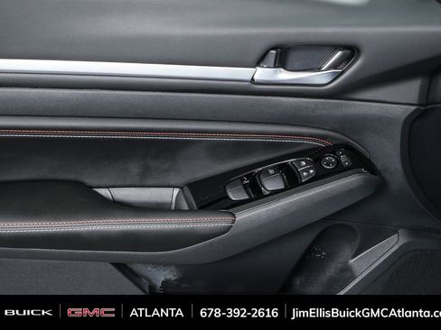 Used 2023 Nissan Altima 2.5 SR w/ SR Premium Package image 7