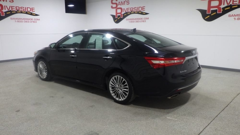 Used 2017 Toyota Avalon FWD image 2