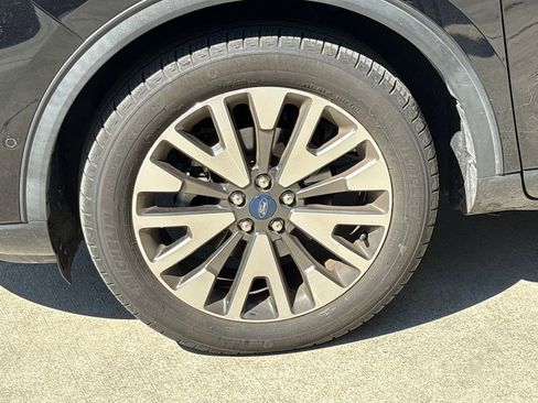 Used 2020 Ford Escape Titanium image 10