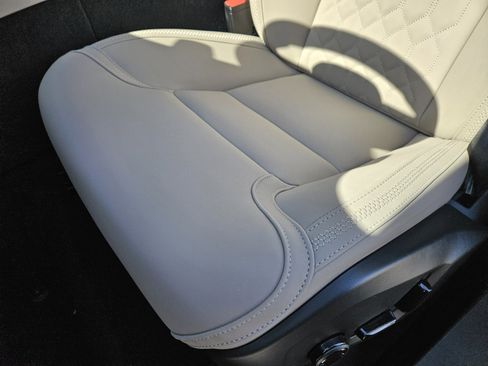 New 2026 Volvo XC90 B6 Plus image 8