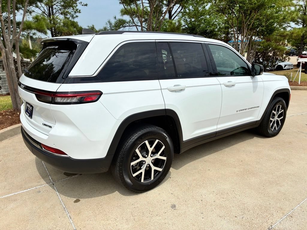 Used 2024 Jeep Grand Cherokee Limited AWD/4WD image 5