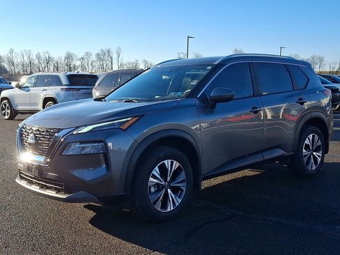 Used 2023 Nissan Rogue SV w/ SV Premium B Package image 3