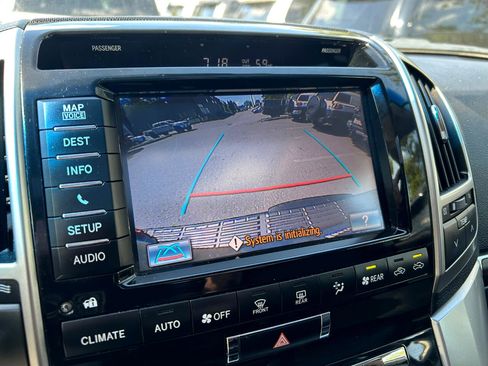 Used 2013 Toyota Land Cruiser image 19