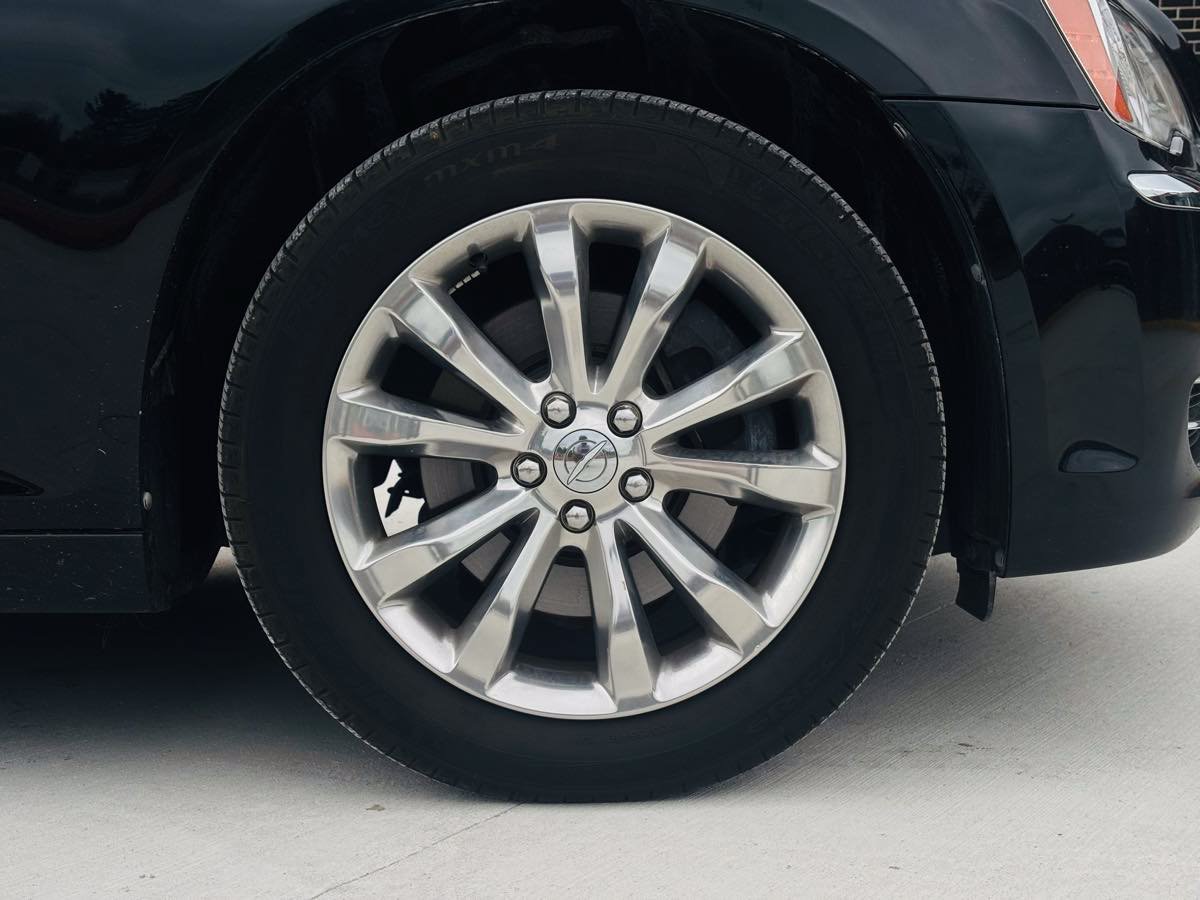 Used 2014 Chrysler 300 AWD image 25