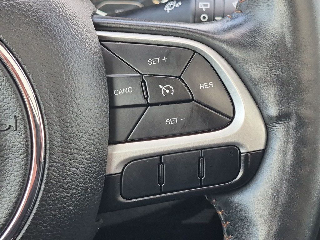 Used 2018 Jeep Compass Limited w/ Navigation Group AWD/4WD image 16
