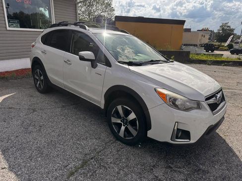 Used 2016 Subaru Crosstrek Touring AWD/4WD image 3