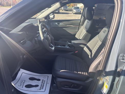 New 2026 Ford Explorer ST-Line w/ ST-Line Street Pack image 12