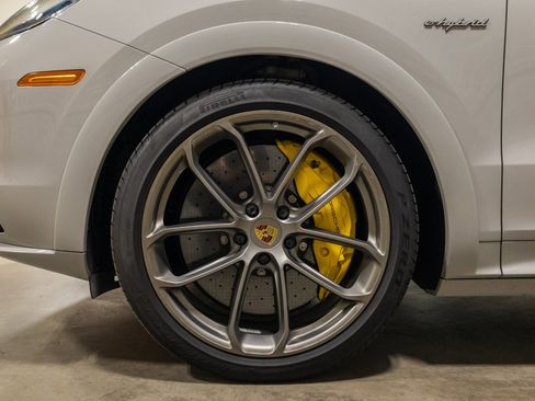 Used 2021 Porsche Cayenne Turbo S image 34