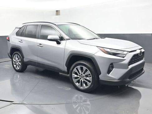 Used 2022 Toyota RAV4 XLE Premium AWD/4WD image 2
