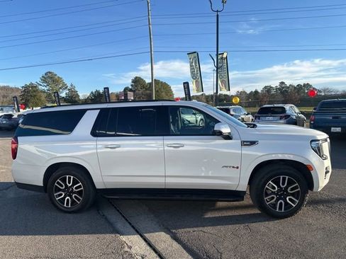 Used 2022 GMC Yukon XL AT4 image 10