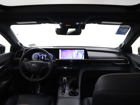 Used 2023 Toyota Crown Platinum image 13