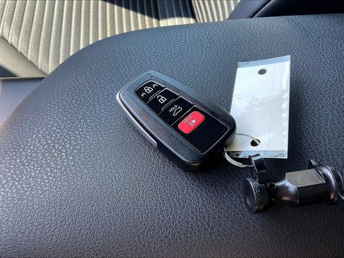Used 2024 Toyota Camry SE w/ Convenience Package FWD image 34