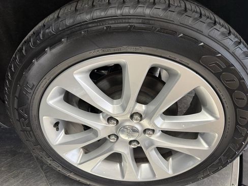 Used 2017 Jeep Grand Cherokee Limited image 32