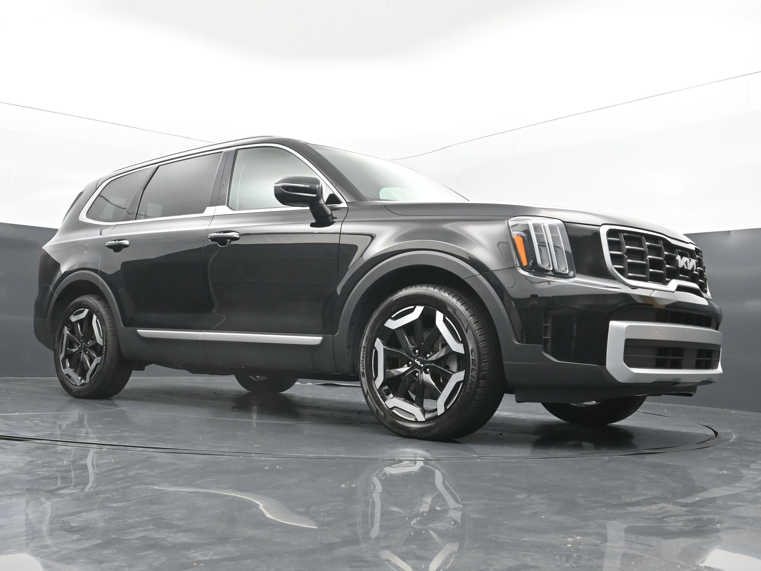 Used 2025 Kia Telluride S FWD image 40
